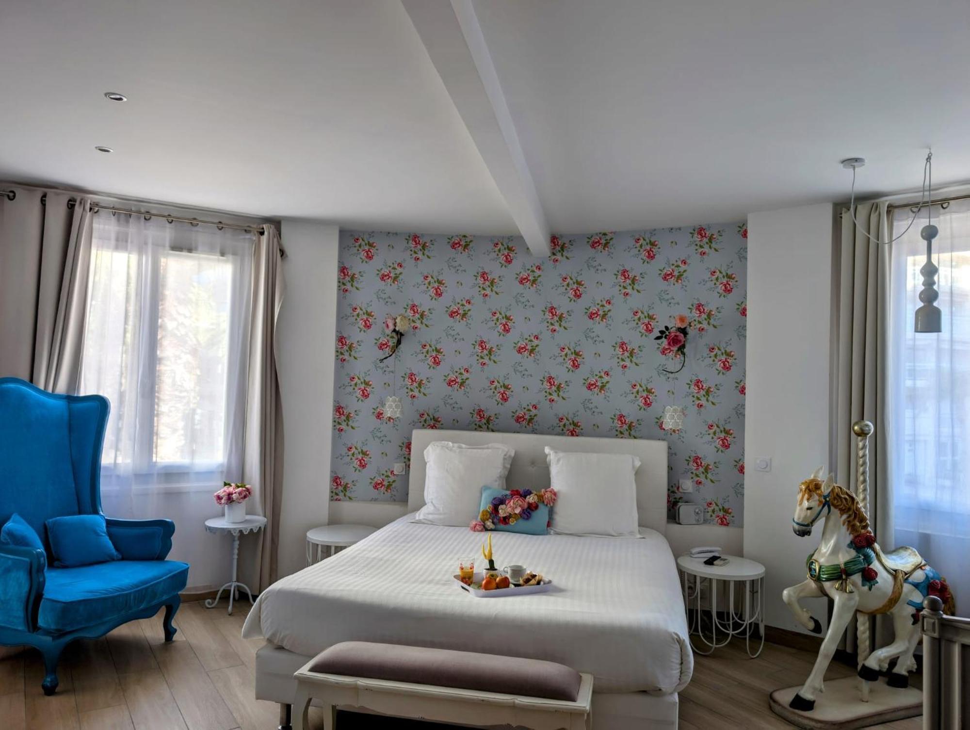 Mademoiselle Hotel 4*